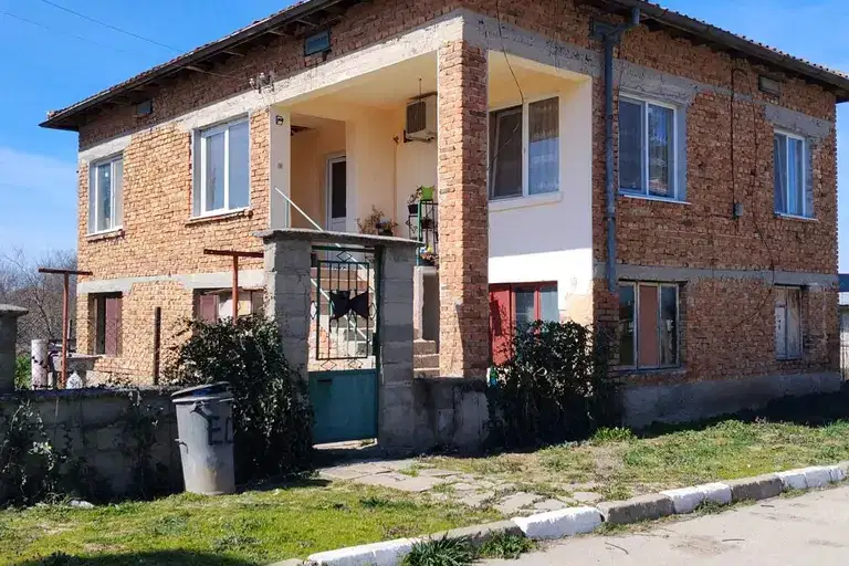 House in Varna, Conevo