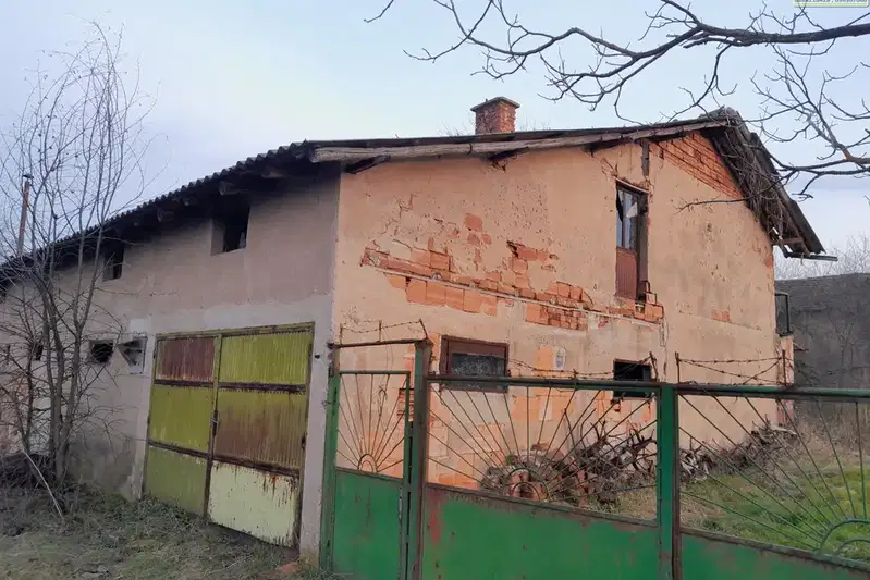 House in Oblast Montana, Doktor Iosifovo