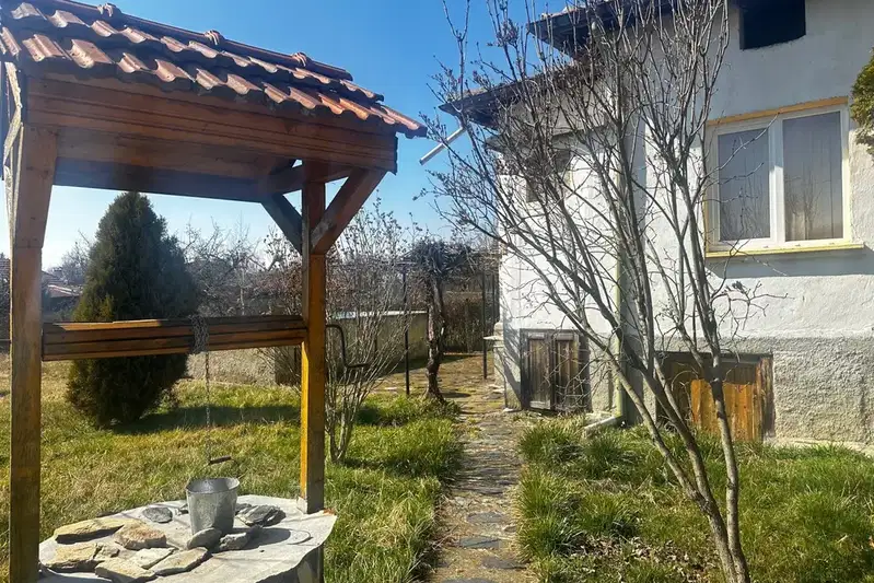 Къща в Перник, с. Долни Раковец