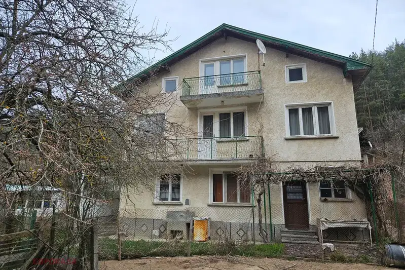Къща в София, с. Голема Раковица