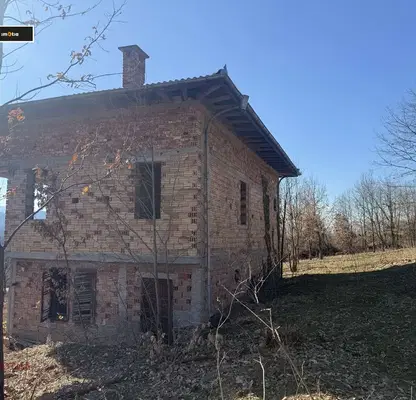 Снимка 4 — Къща в Ловеч, с. Голяма Желязна