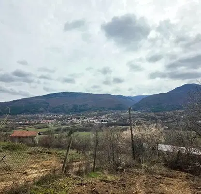Снимка 4 — Двуетажна къща с двор в с. Горна Брестница, обл. Кюстендил