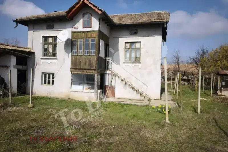 Къща във Велико Търново, с. Хотница