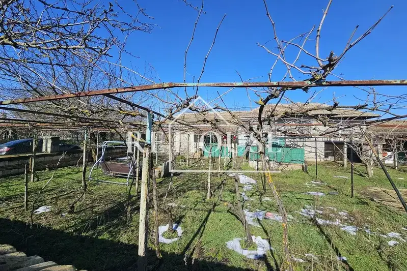 House in Oblast Varna, Karamanite