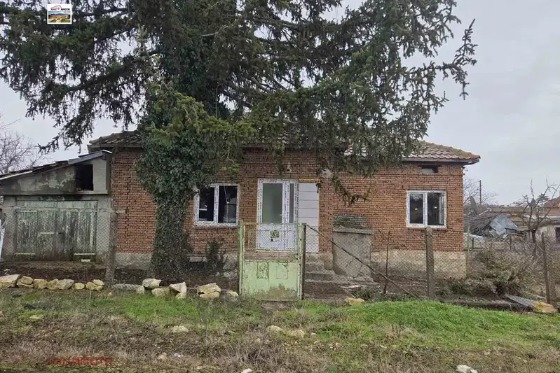 House in Oblast Dobrich, Karapelit