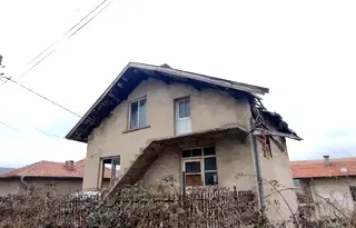 Къща в Перник, с. Кладница