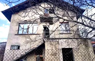 Къща в Перник, с. Кладница