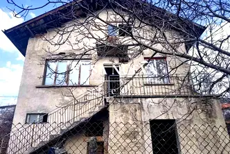 Къща в Перник, с. Кладница