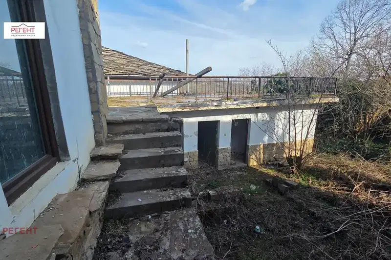 Къща с 2 етажа и панорамна тераса в с. Костенковци, Габрово