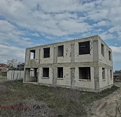 Снимка 3 — Двуетажна къща с 5 стаи в с. Кранево, близо до морето