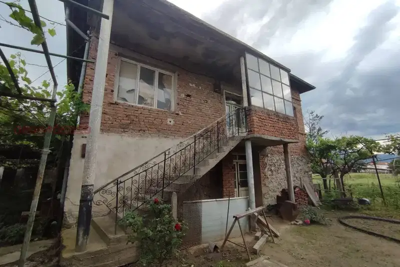 Къща в Пазарджик, с. Лозен