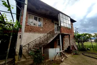 Къща в Пазарджик, с. Лозен