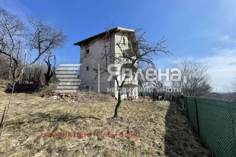 Къща в Перник, с. Лялинци