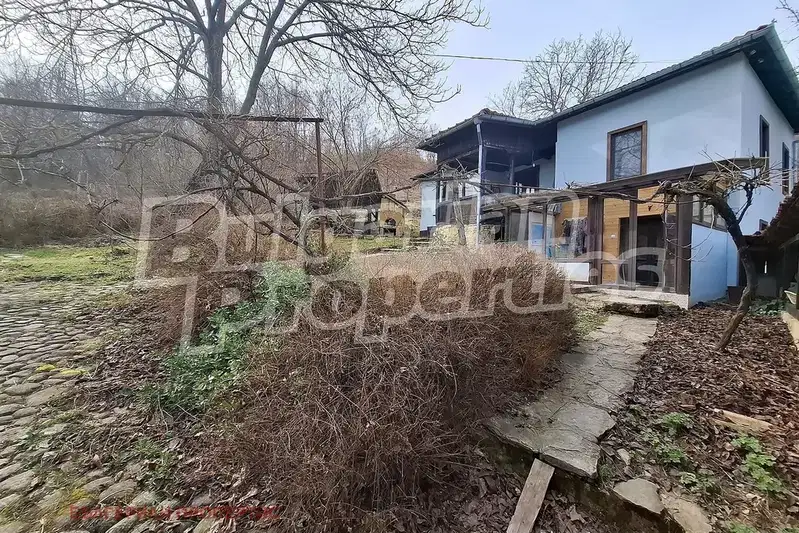 Къща в Ловеч, с. Малък извор