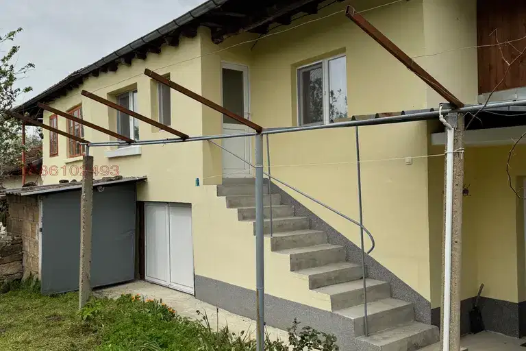 Къща във Велико Търново, с. Ново село