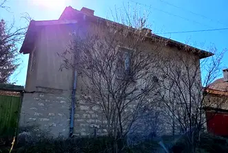 Къща в София, с. Опицвет