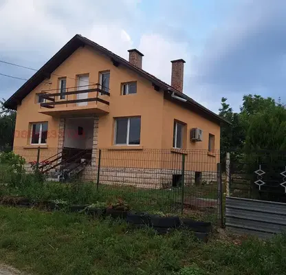 Снимка 4 — Къща в Ловеч, с. Орешене