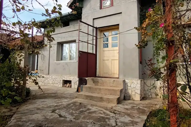 Къща във Велико Търново, с. Правда