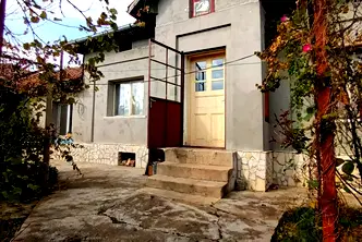 Къща във Велико Търново, с. Правда