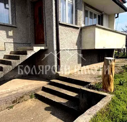 Снимка 4 — Двуетажна къща с гараж и голям двор в с. Присово