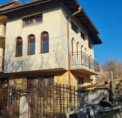 Photo 2 — Spacious house with 6 bedrooms in selo Prolesha, Sofia region