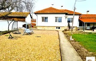 Къща във Велико Търново, с. Раданово