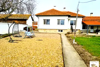 Къща във Велико Търново, с. Раданово