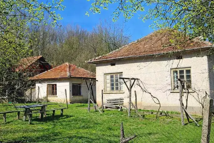 Къща в Ловеч, с. Рибарица