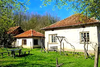 Къща в Ловеч, с. Рибарица