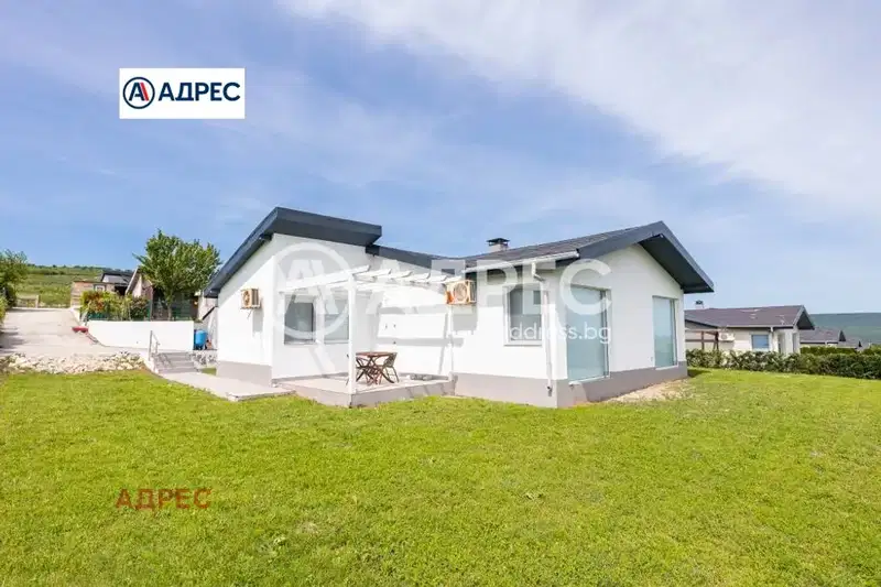 House in Oblast Dobrich, Rogachevo