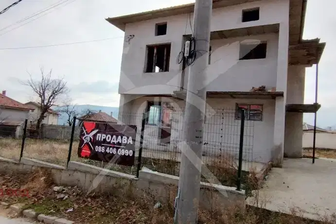 Къща с голям двор в с. Розино, област Пловдив