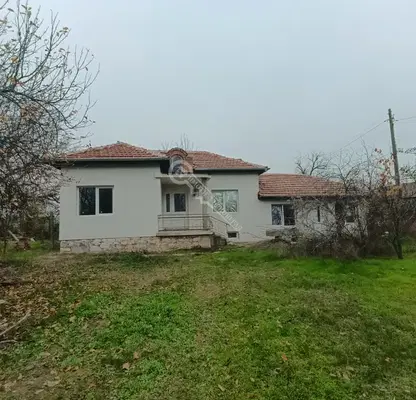Снимка 2 — Къща с 3 стаи и голям двор в с. Русаля, обл. Велико Търново