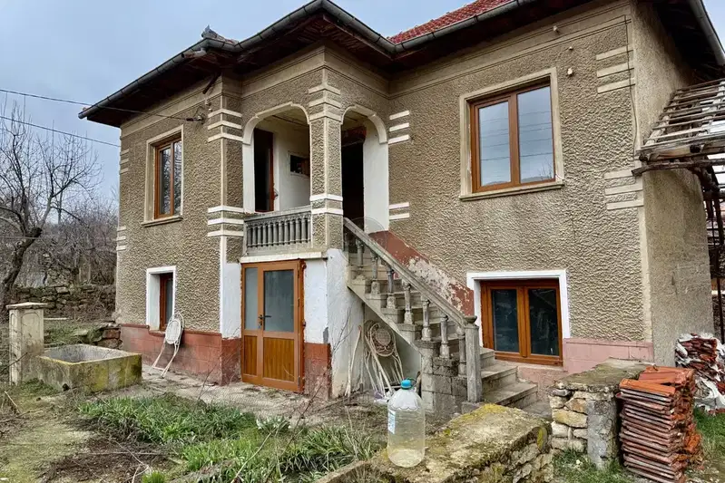 Къща в Ловеч, с. Слатина