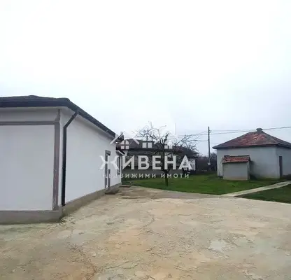 Снимка 2 — Къща с 2 спални и гараж в с. Соколово, област Добрич