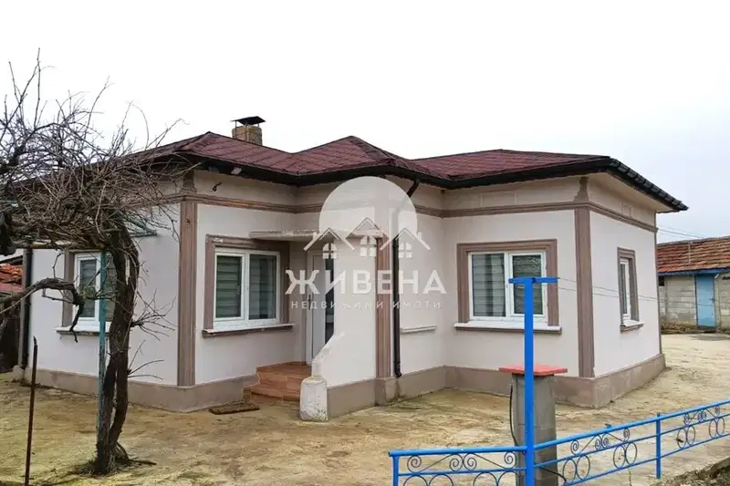 Къща с 2 спални и гараж в с. Соколово, област Добрич