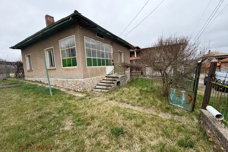 Къща в Перник, с. Ярджиловци