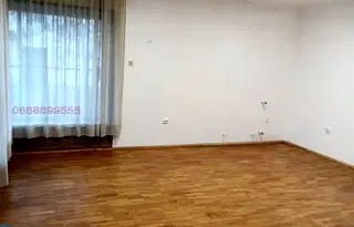 Къща в София, Изток
