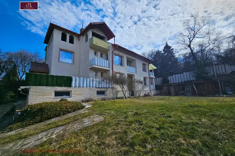 House in Sofiya, Kambanite