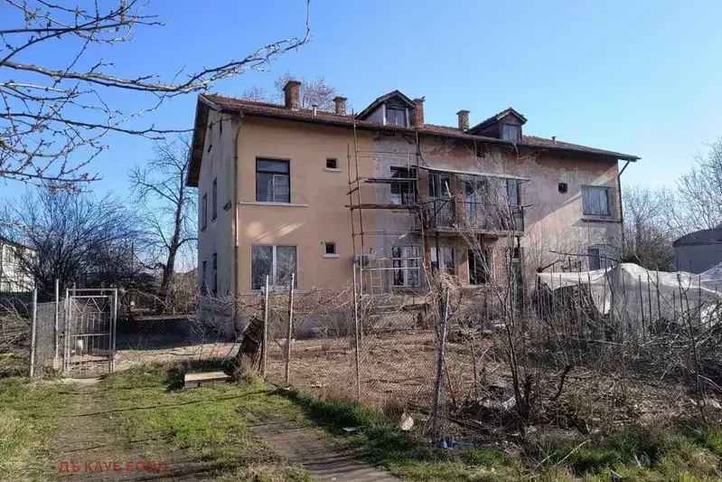 Къща с 6+ апартамента в Орландовци, бул. Лазар Михайлов
