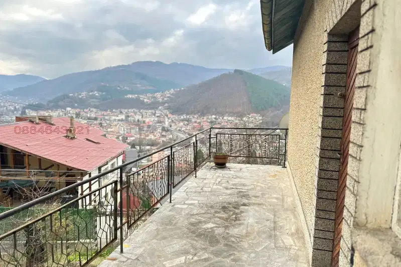 House in област София, Svoge