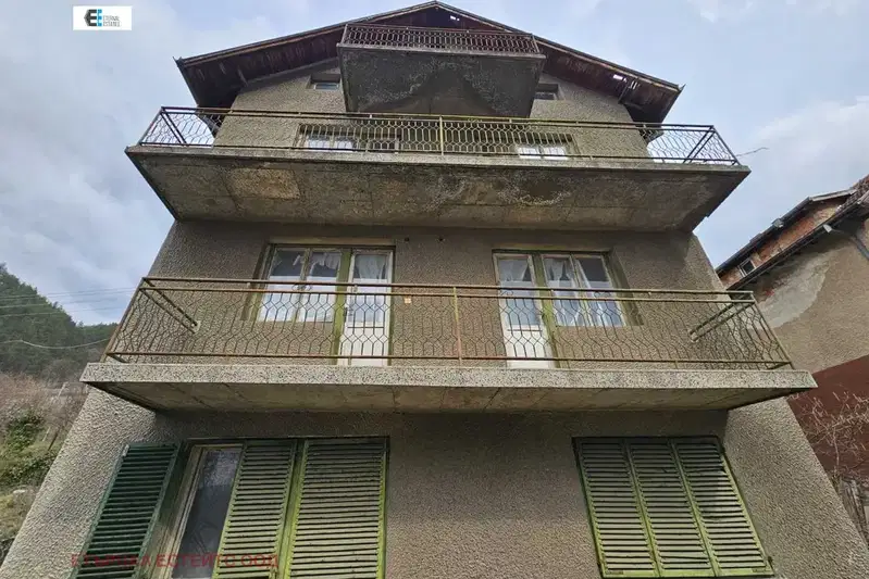 Къща в София, Своге