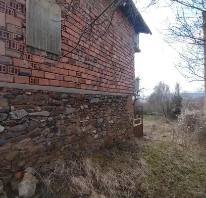 Снимка 3 — Къща в Перник, Трън
