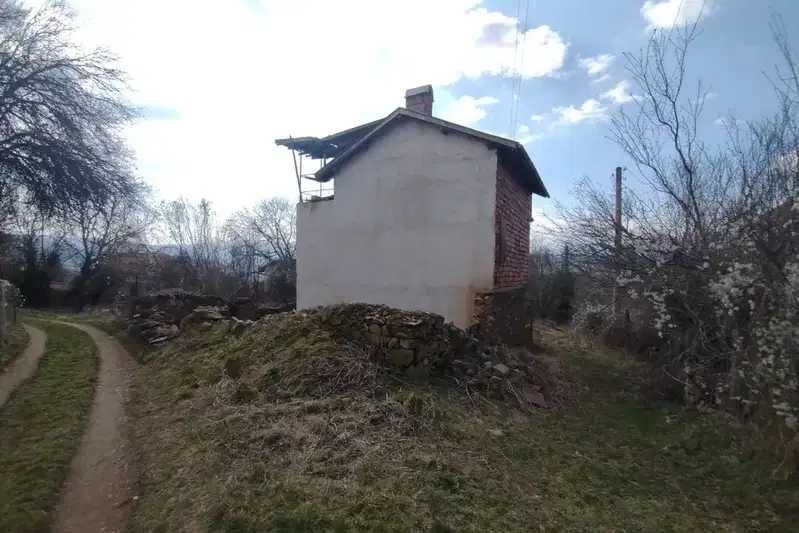 House in Oblast Pernik, Tryn