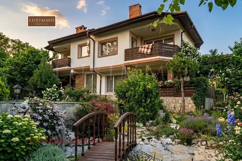 House in Varna, Alen Mak