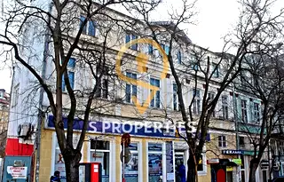 Къща във Варна, Операта
