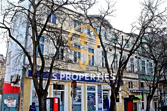 Къща във Варна, Операта