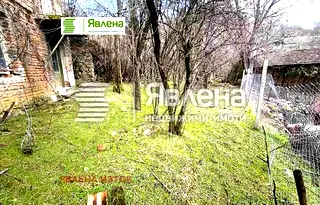 Къща в Перник, Земен