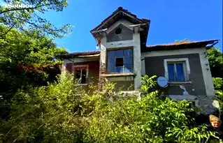 Къща в Перник, Земен
