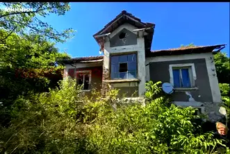 Къща в Перник, Земен