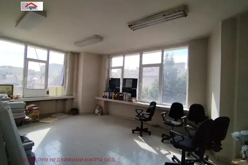Office in Pleven, Idealen Centyr